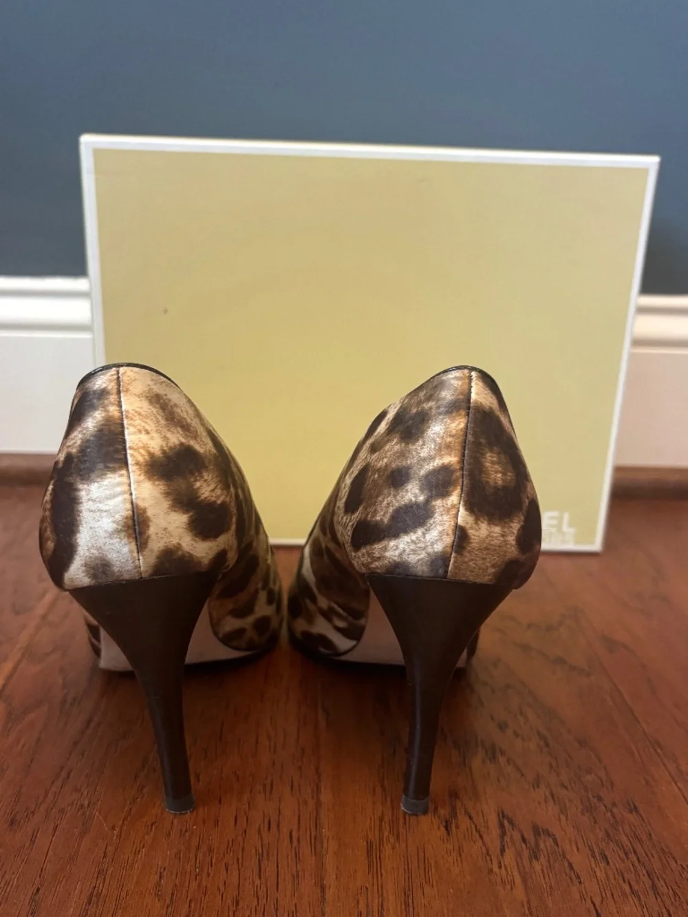 Leopard Michael Kors Pumps - Picture 5 of 6